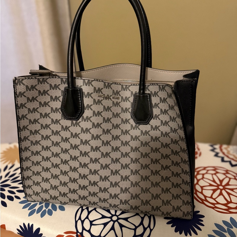 Michael Kors Black and Cream Logo Tote